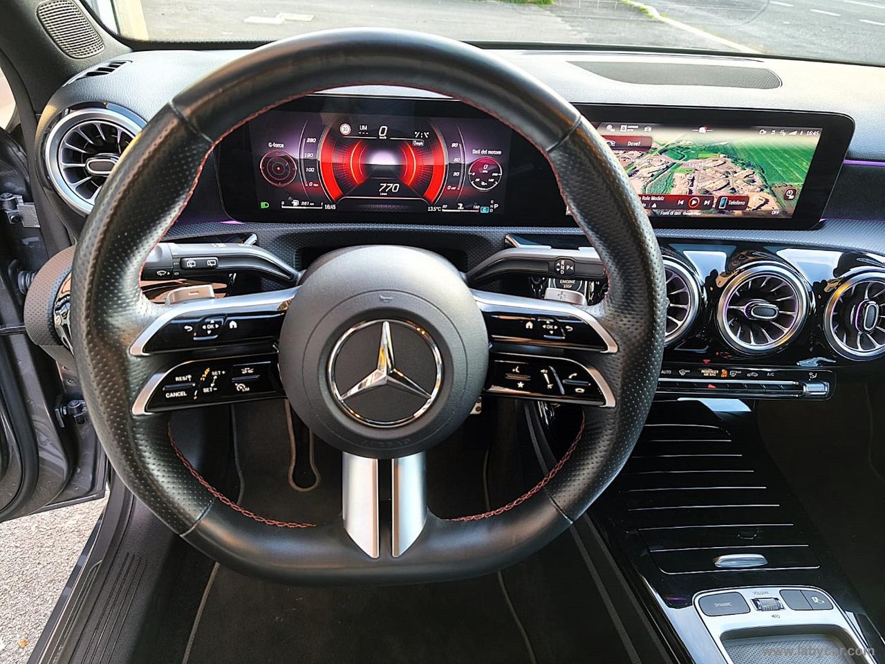 MERCEDES-BENZ A 180 d Aut. Premium Plus AMG Line P.CONSEGNA