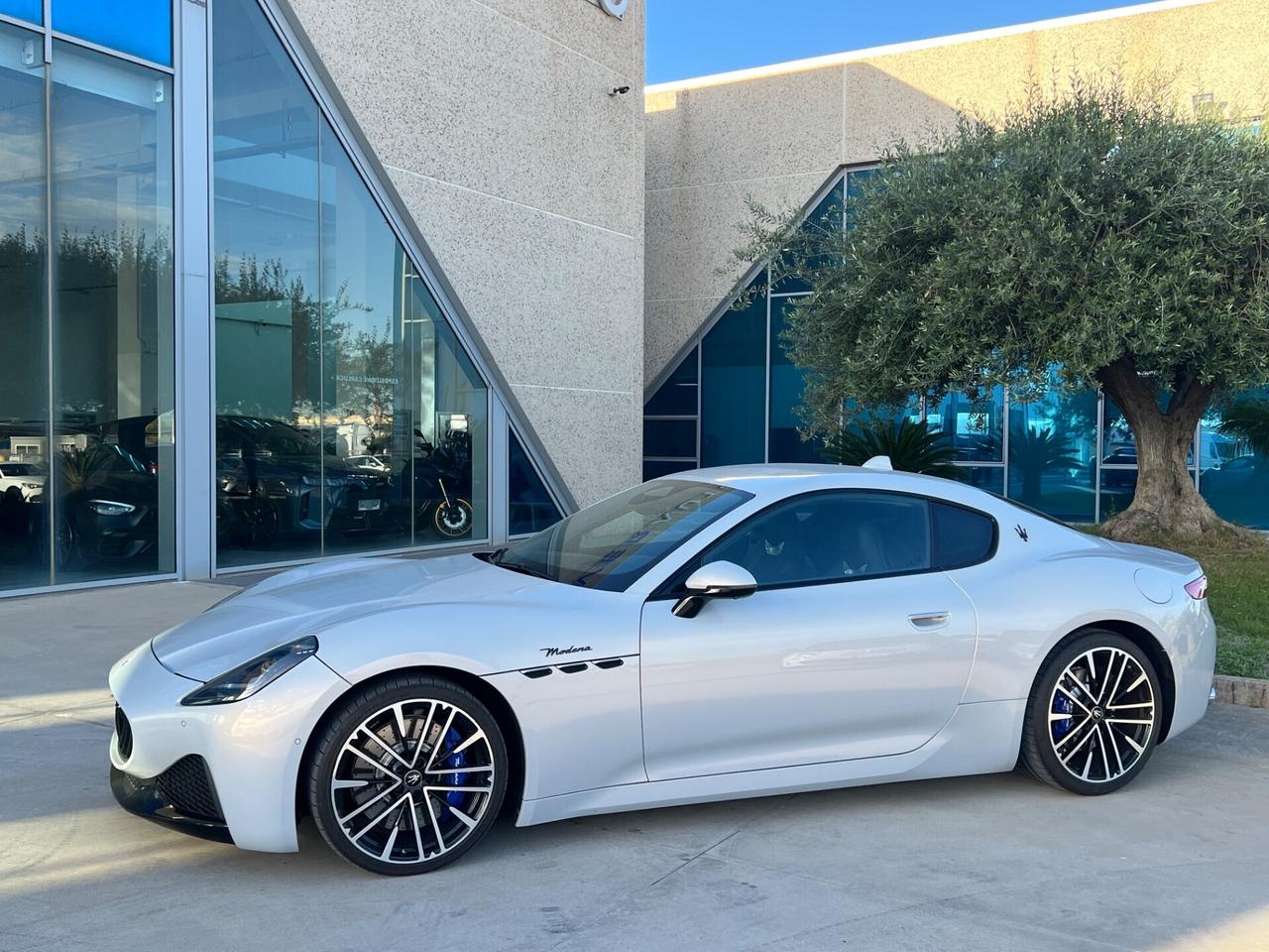 Maserati GranTurismo Modena awd auto possibilità noleggio no scoring