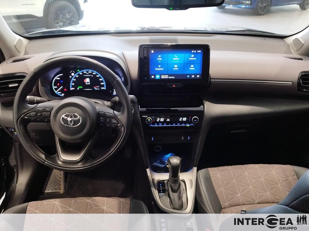 TOYOTA Yaris Cross 1.5h Lounge fwd 116cv e-cvt