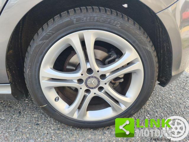 MERCEDES-BENZ A 180 Premium