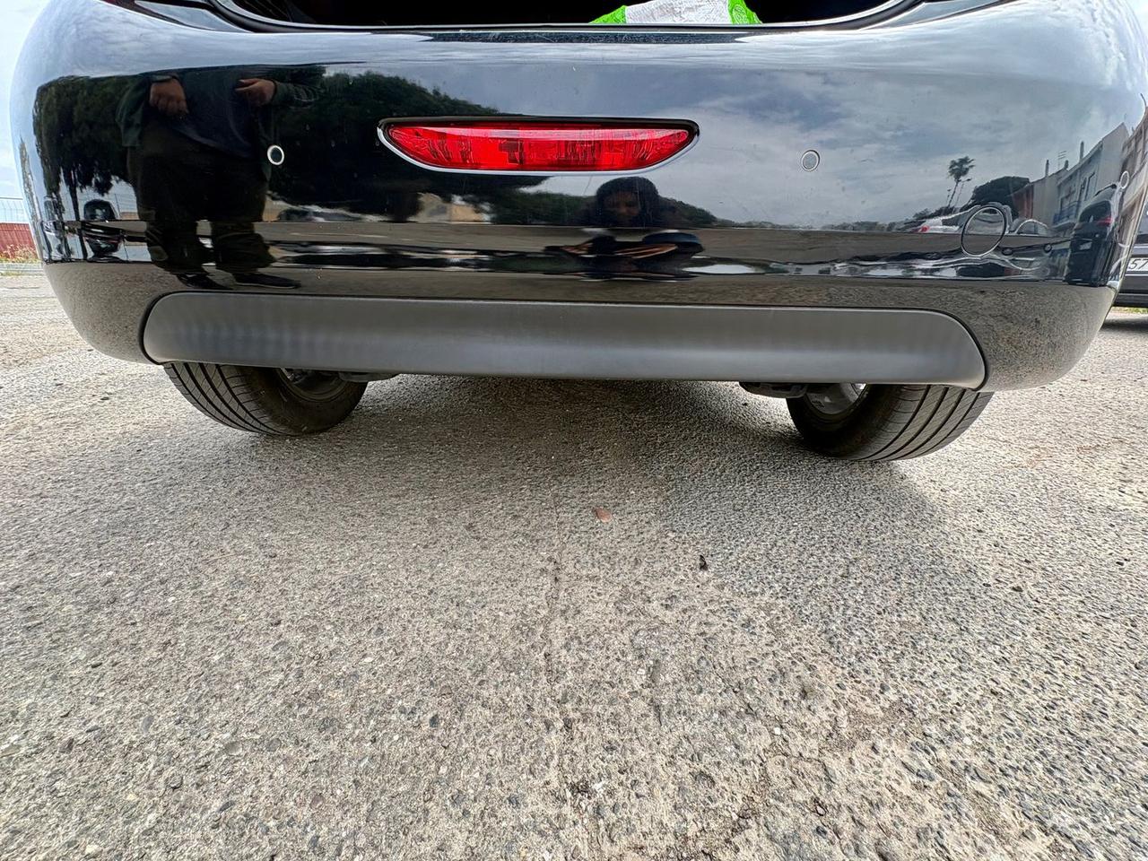 Peugeot 208 Allure 1.6 Blue HDI 75 #10654