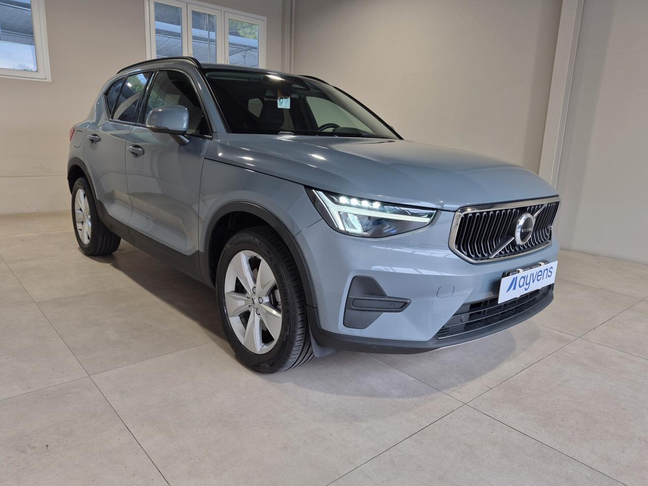 Volvo XC40 B3 2.0 HYBRID ESSENTIAL AUTOMATICA LED NAVI APPLE CAR PLAY/ANDROID AUTO RETROCAMERA C.18 KEYLESS VETRI PRIVACY