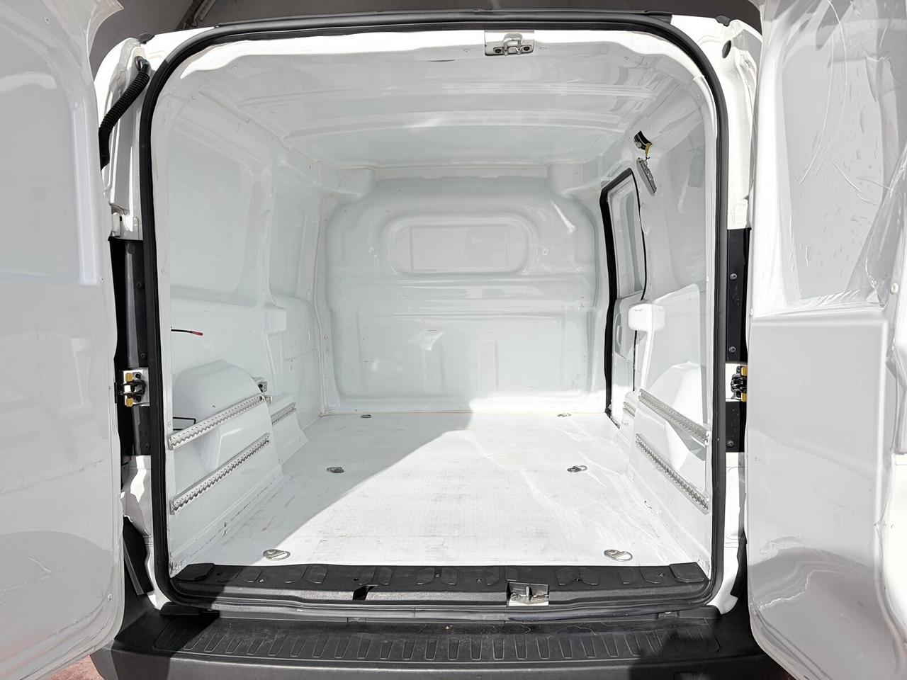 Fiat Doblo 1.6 MJT 105CV S&S MOTORE NUOVO 150 KM 3POSTI Cargo Maxi