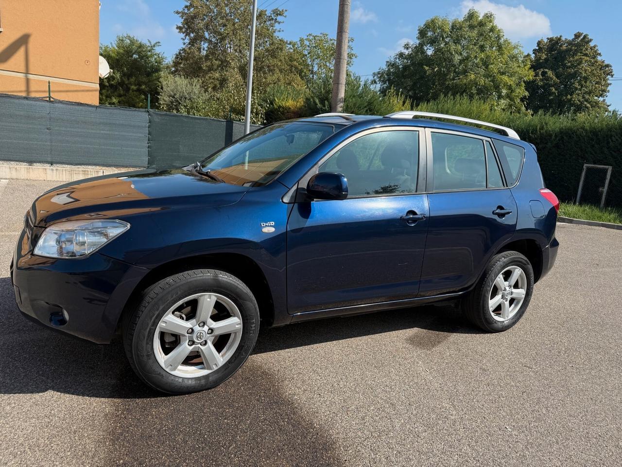 Toyota RAV 4 2.2 d-4d - 4x4 - BUONE CONDIZIONI -