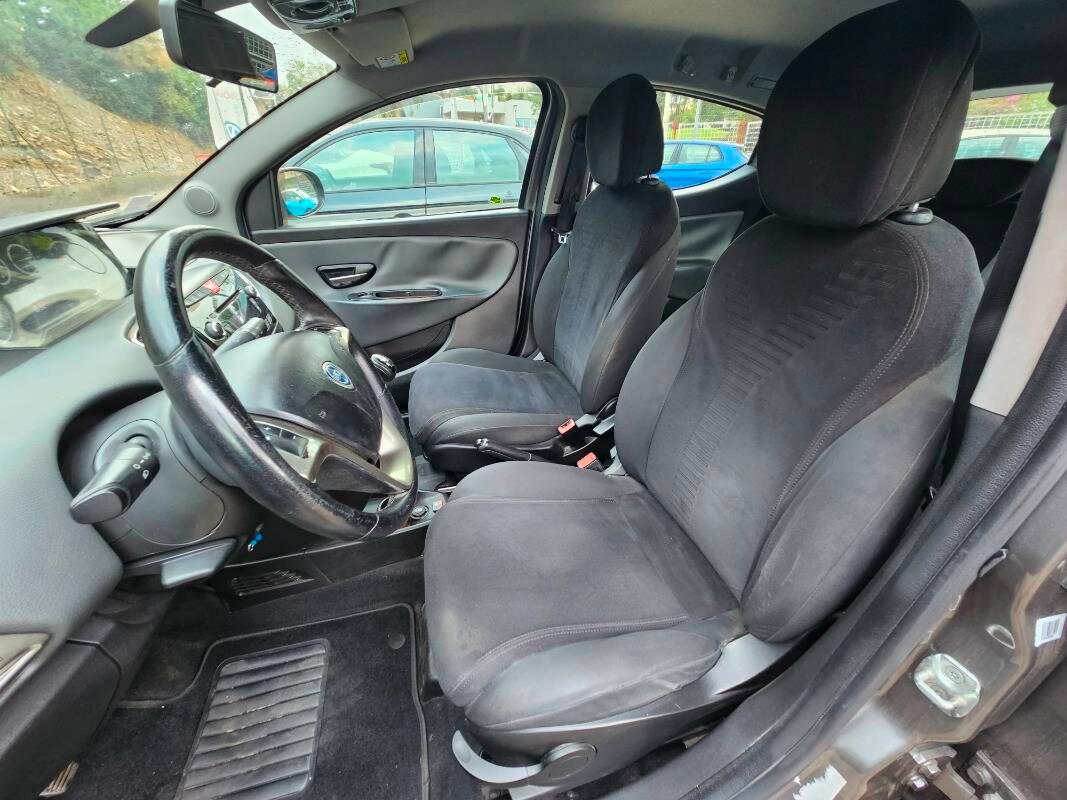 Lancia Ypsilon 1.2 8v Silver c clima 69cv
