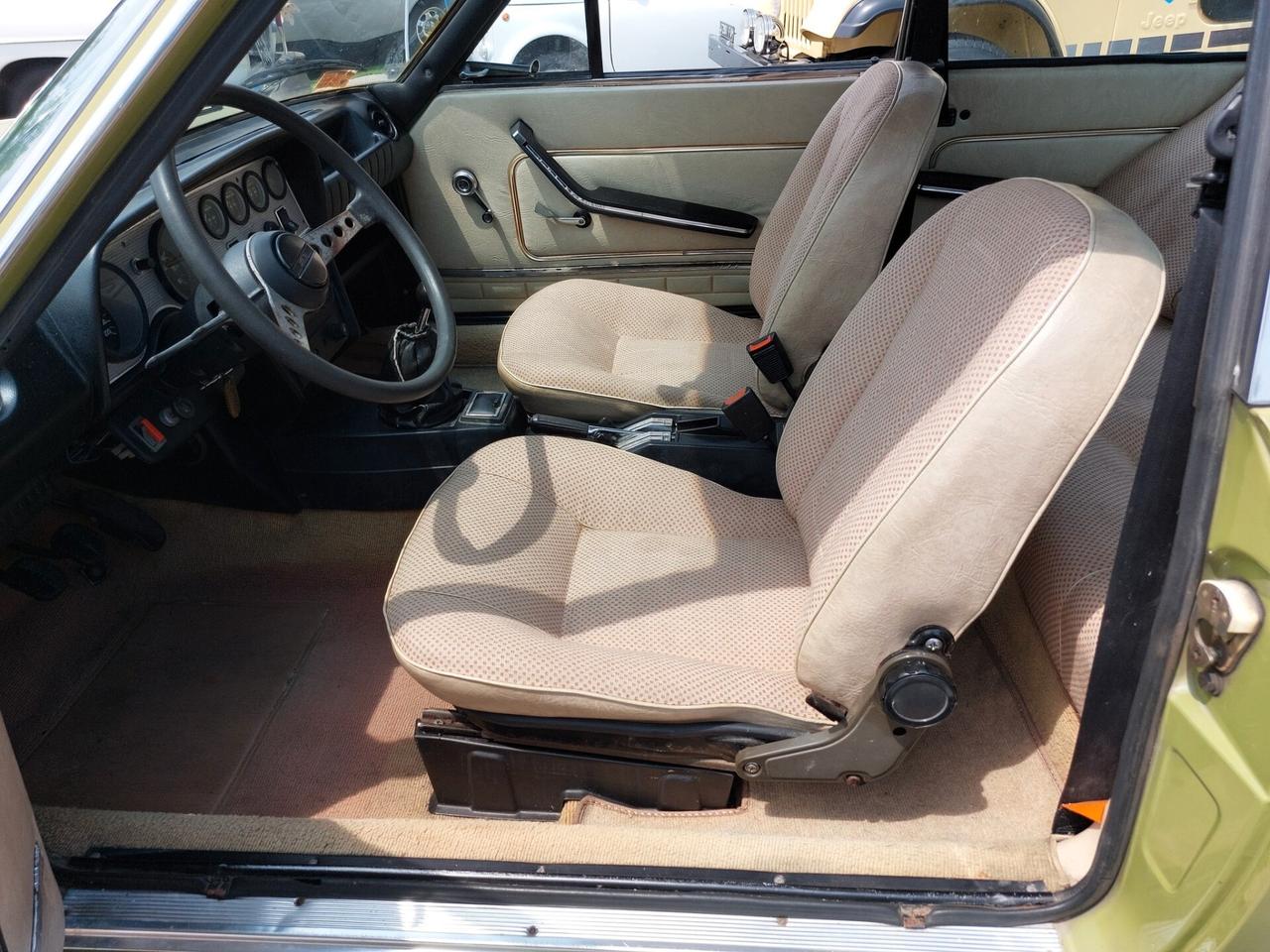 Fiat 124 Coupe 1800 del 1973 con aria-condizionata