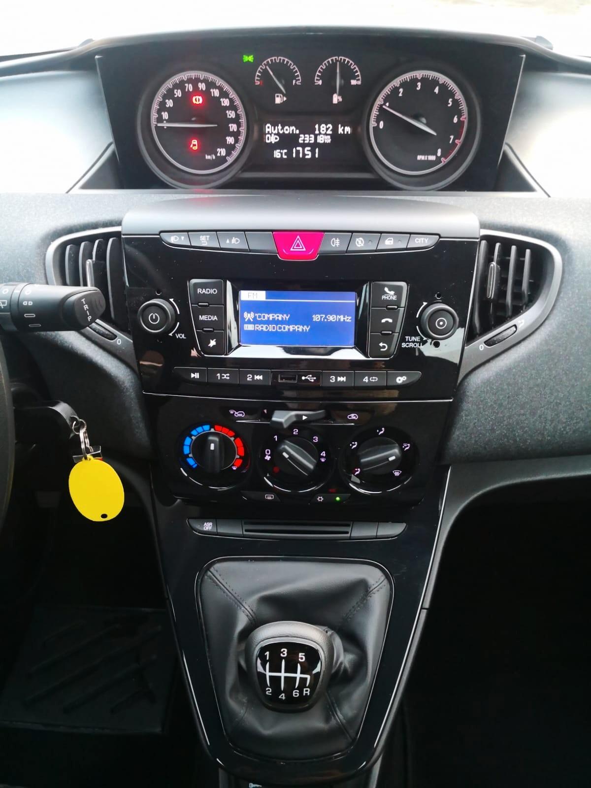 Lancia Ypsilon 1.0 Hybrid *** OK NEOPATENTATI ***