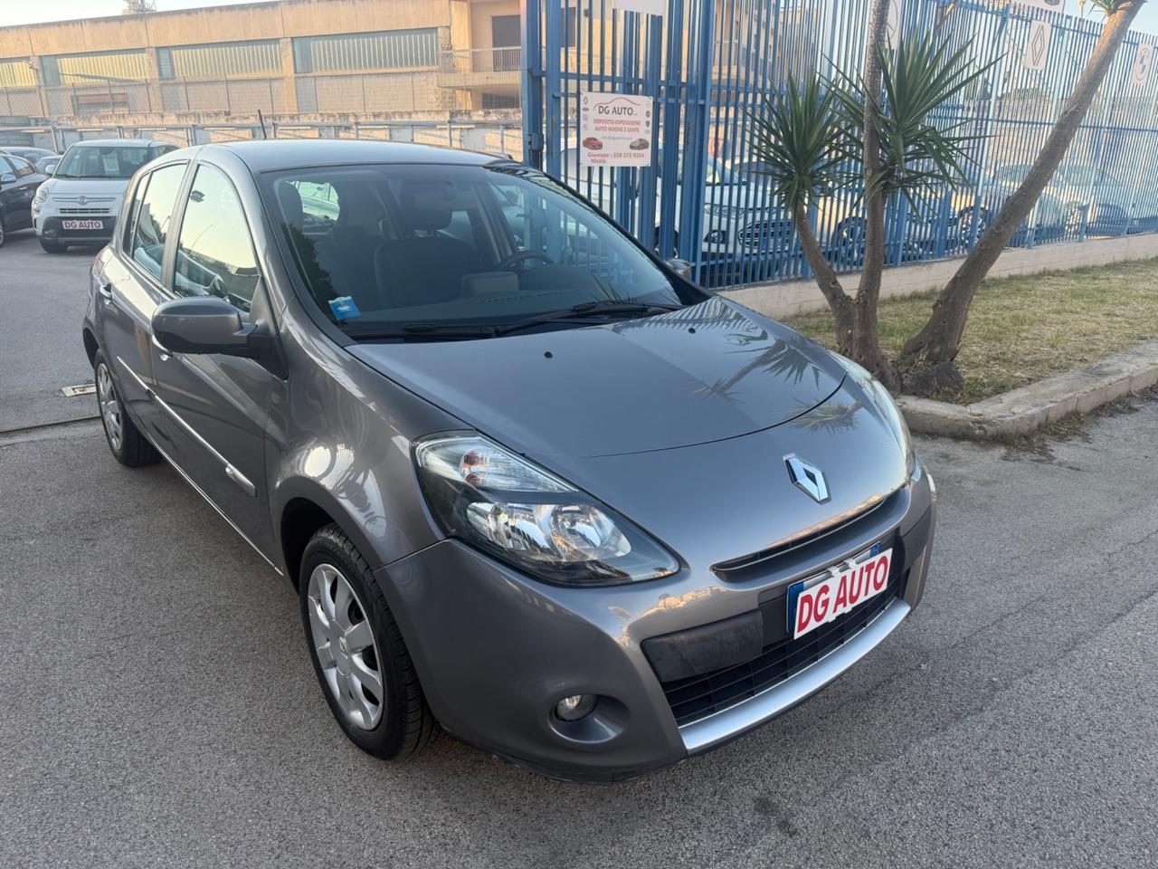 Renault Clio 1.2 benzina 75 cavalli 2012 navigatore
