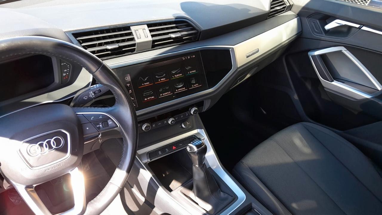 Audi Q3 35 TDI quattro Business Advanced