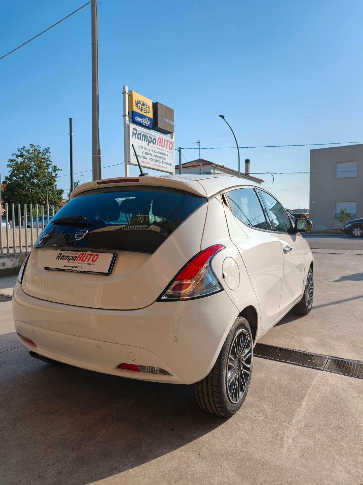 Lancia Ypsilon 1.2 69 CV 5 porte GPL Ecochic Platinum