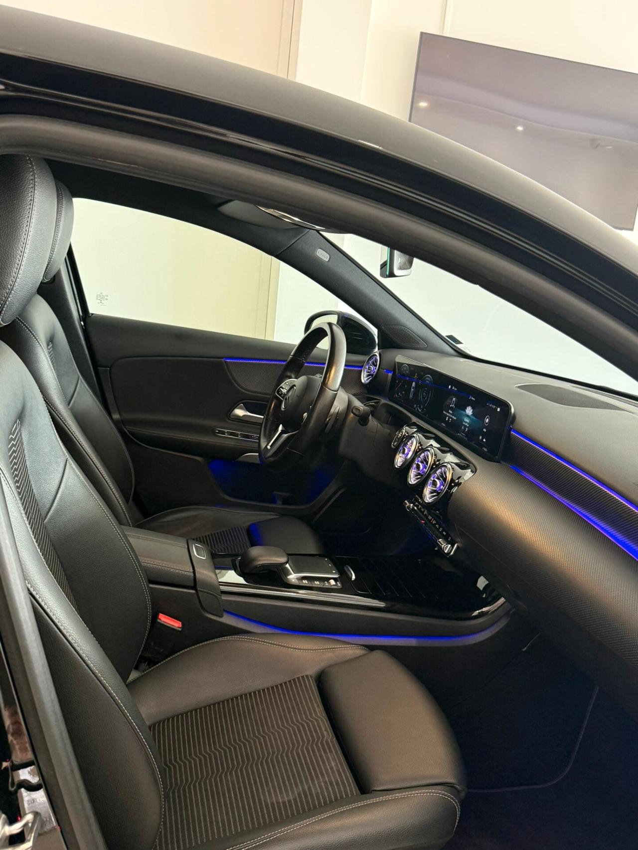 MERCEDES- BENZ A180d SPORT AUTOMATICA 2021 PACK LUCI