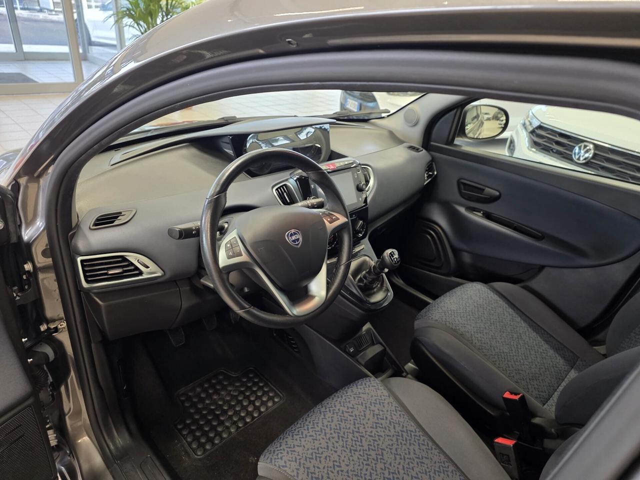 Lancia Ypsilon 1.0 FireFly 5 porte S&S Hybrid Gold