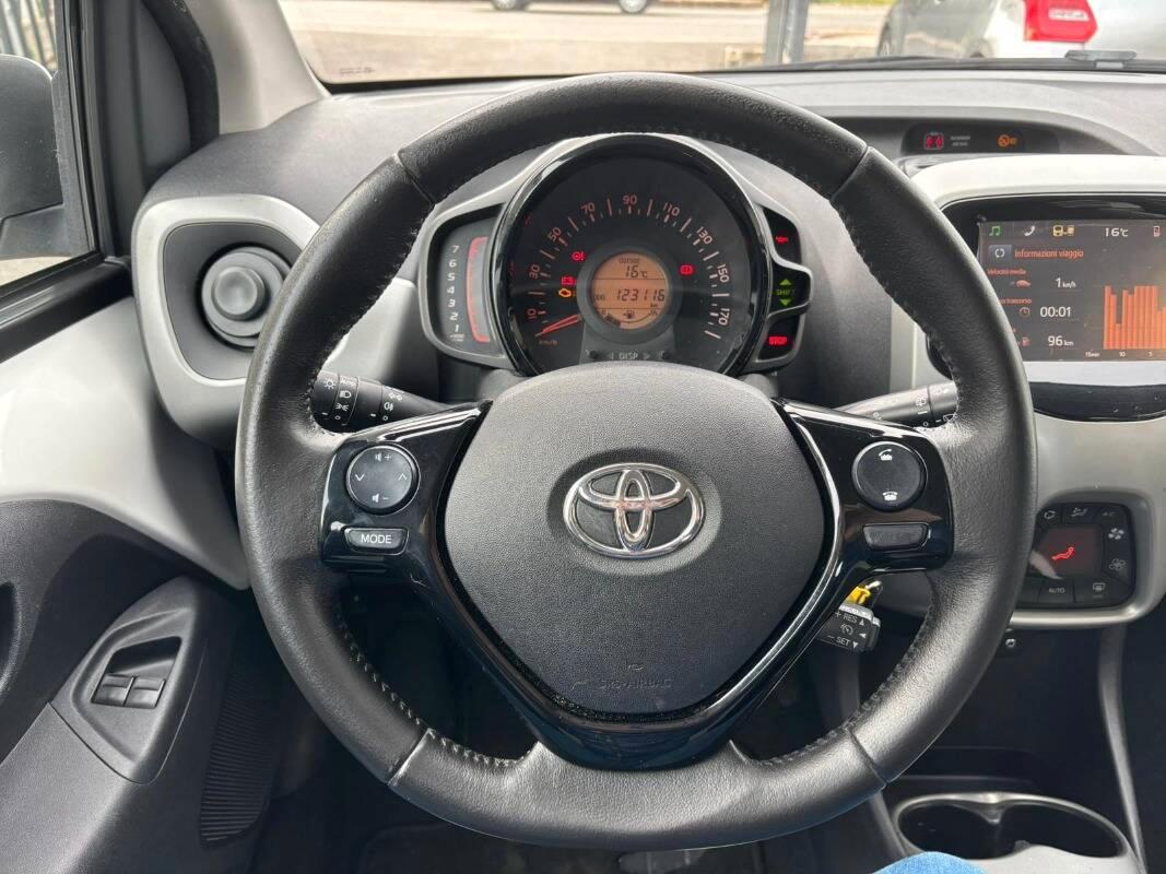 Toyota Aygo 1.0 x-play 5p