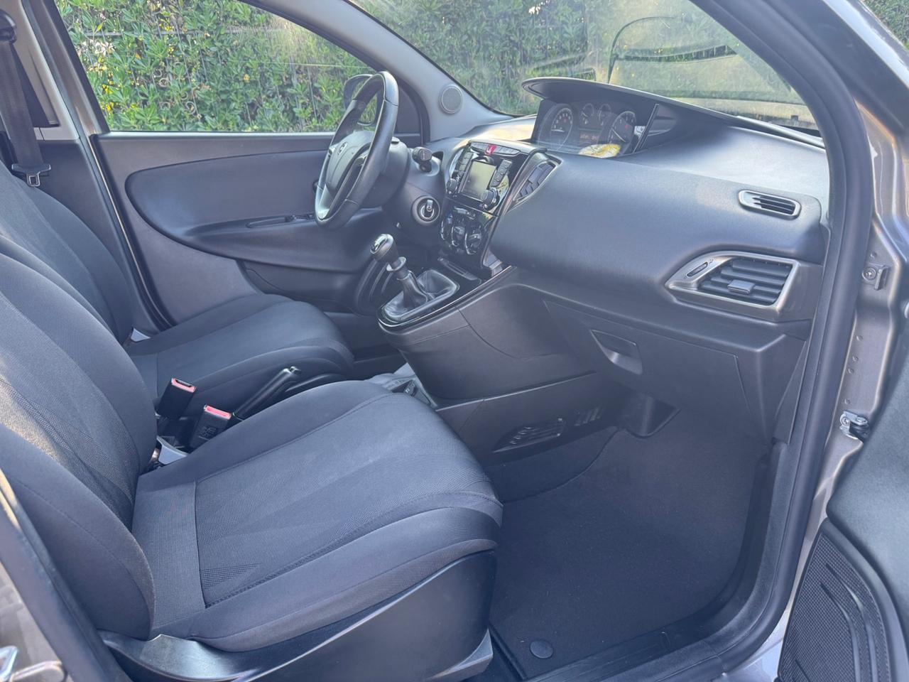 Lancia Ypsilon 1.2 69 CV 5 porte S&S Gold