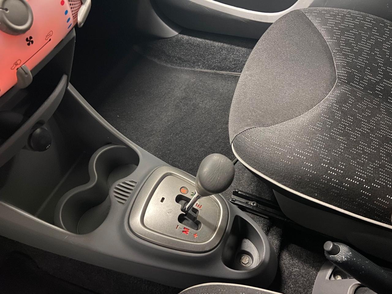 Peugeot 107 1.0 68CV 5p. Sweet Years 2Tronic