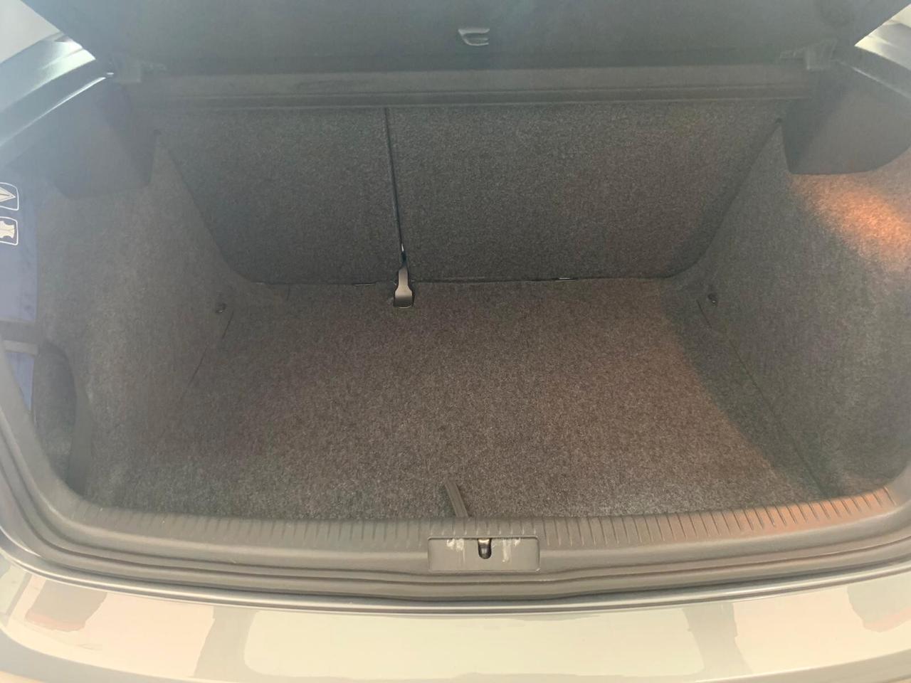Volkswagen Golf 1.6 TDI 3p. Highline - 2010