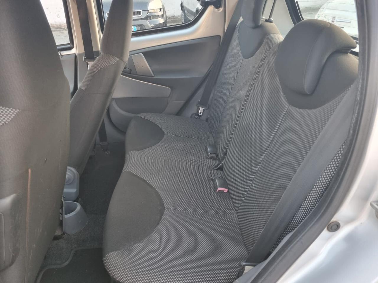 Toyota Aygo 1.0 12V VVT-i 5 porte Sol