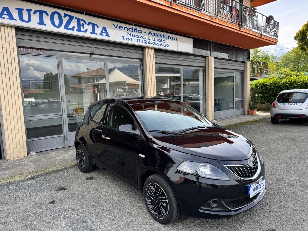 Lancia Ypsilon 1.0 Gold Hybrid
