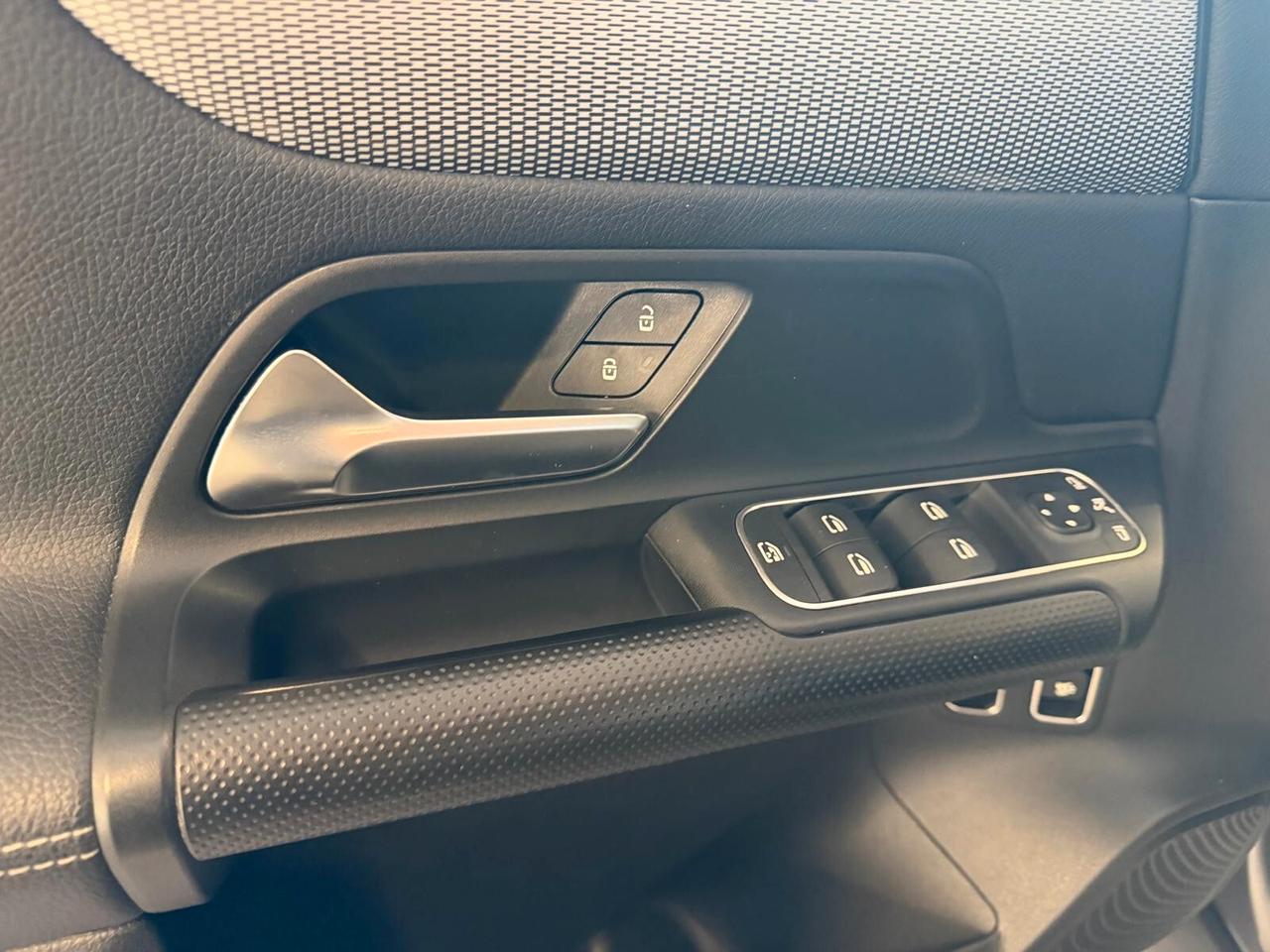 MERCEDES GLA 250E EQ-POWER SPORT 1.3 160CV PELLE NAVI CAM ANNO 2023