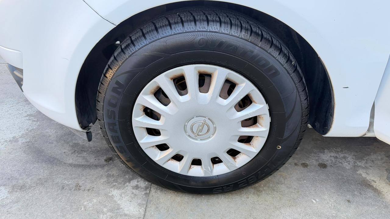 Opel Corsa 1.2 5 porte Cosmo