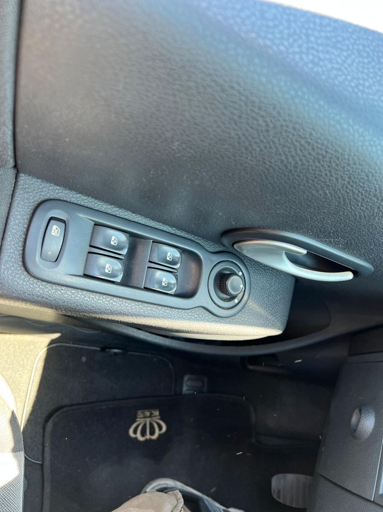 Renault Modus 1.5DCI A-F-F-A-R-O-N-E