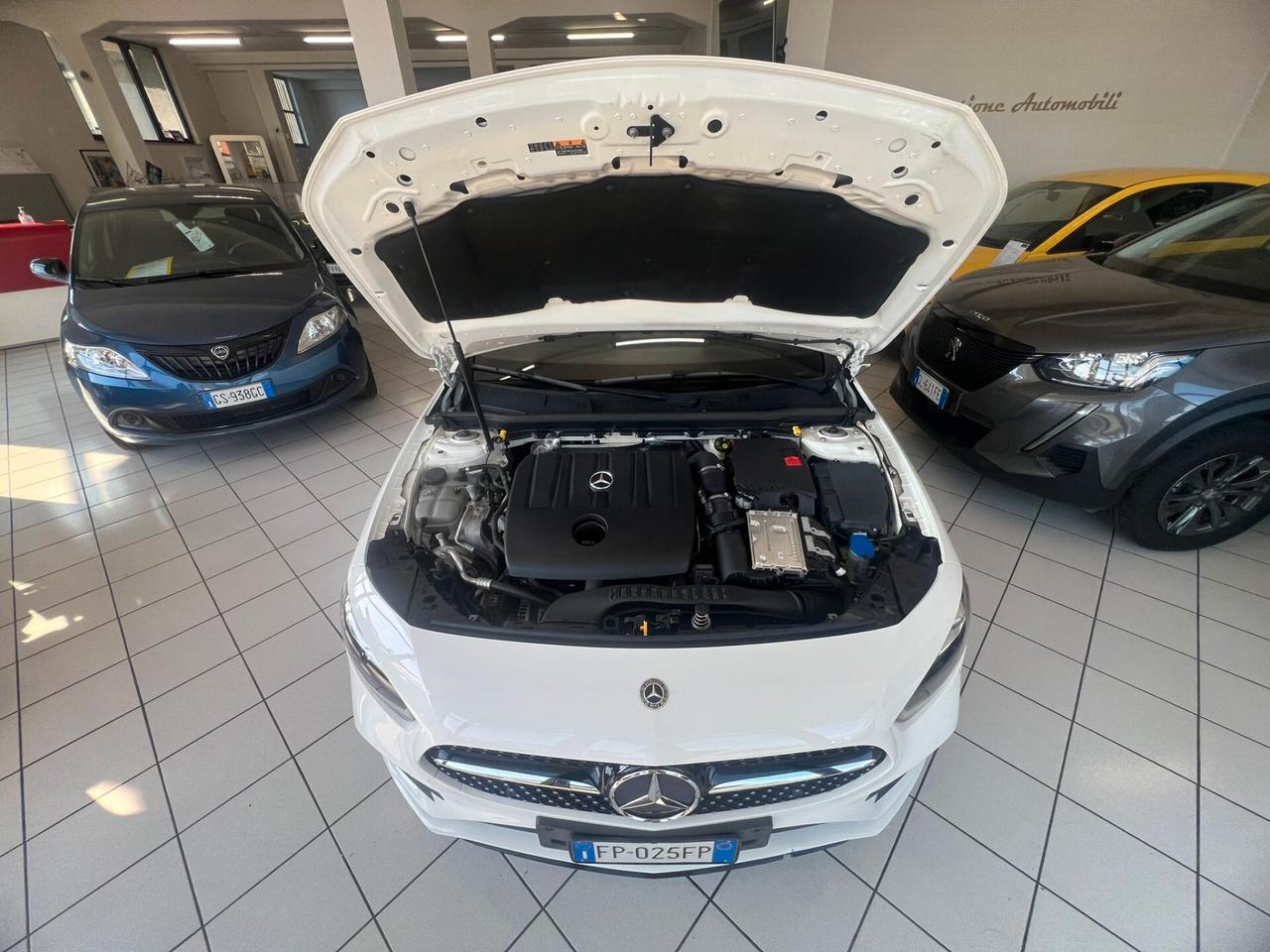 Mercedes-Benz A 180 Classe A - d Premium Auto + TETTO APRIBILE + LED