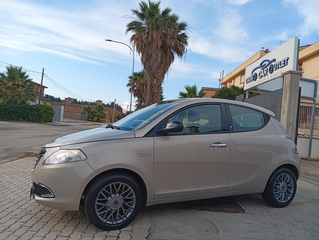 Lancia Ypsilon 1.2 69 CV Unyca