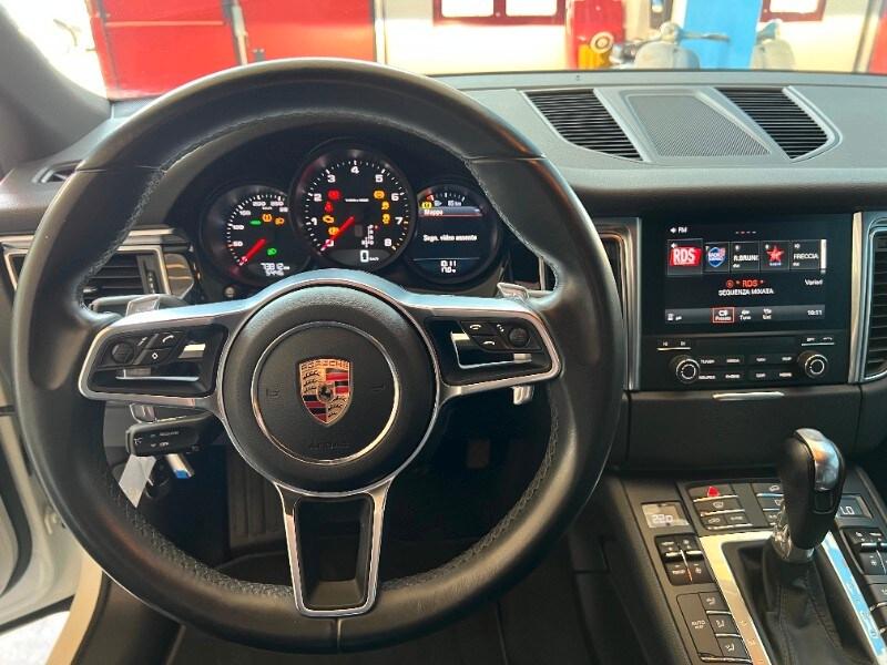PORSCHE Macan 2.0