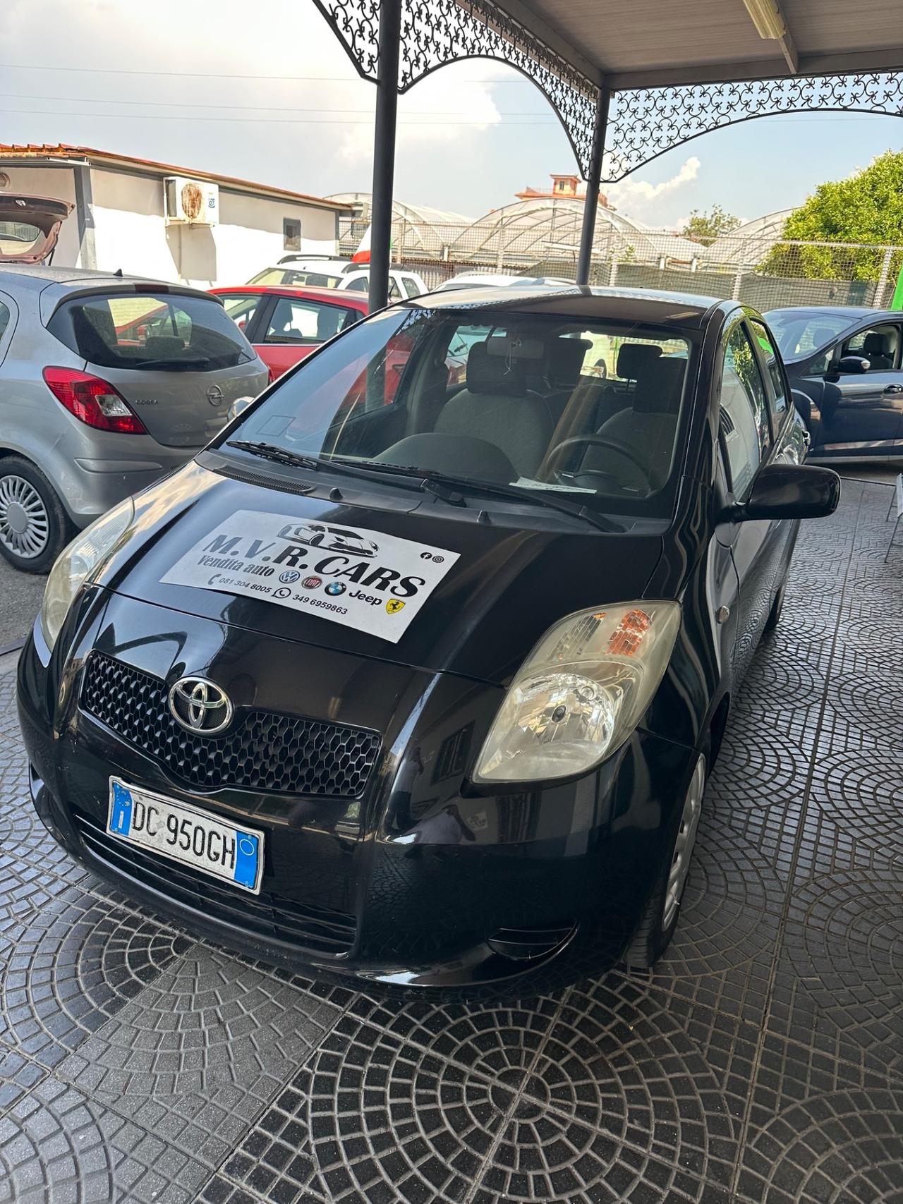 Toyota Yaris 1.3i 16V cat 5 porte Sol