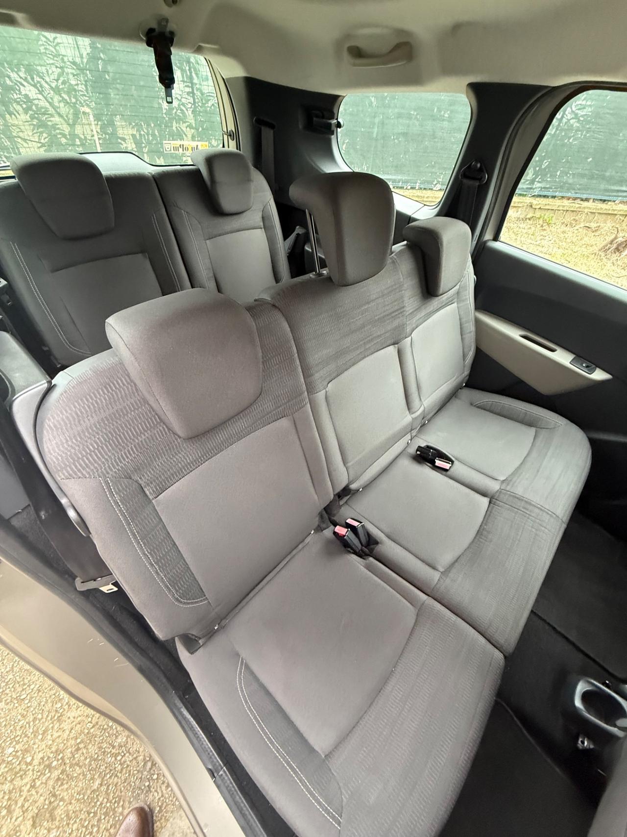 Dacia Lodgy 7 POSTI 1.5 DIESEL POCHI KM NEOPATENTATI