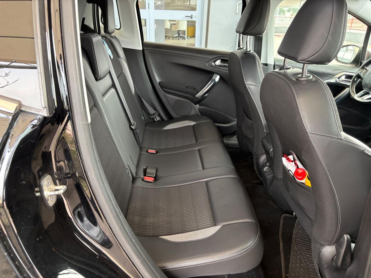 Peugeot 2008 Allure 1.6 Blue HDI 120 DISTRIB #9753