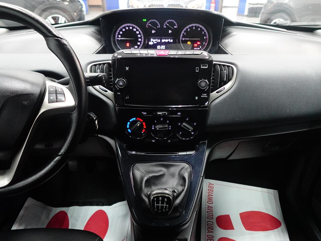 Lancia Ypsilon III 1.0 FIREFLY HYBRID 70 CV GOLD