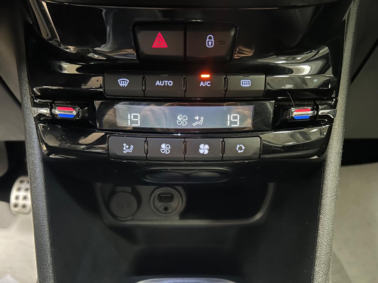 Peugeot 208 - 1.6 BlueHDi 120cv GT Line NEOPATENTATI