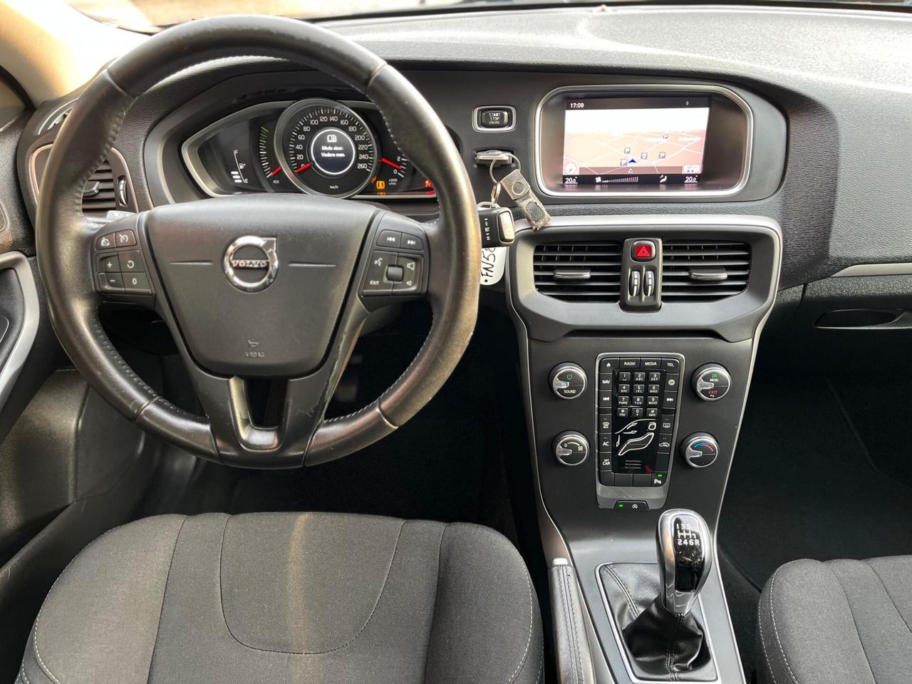 Volvo V40 D2 MOMENTUM