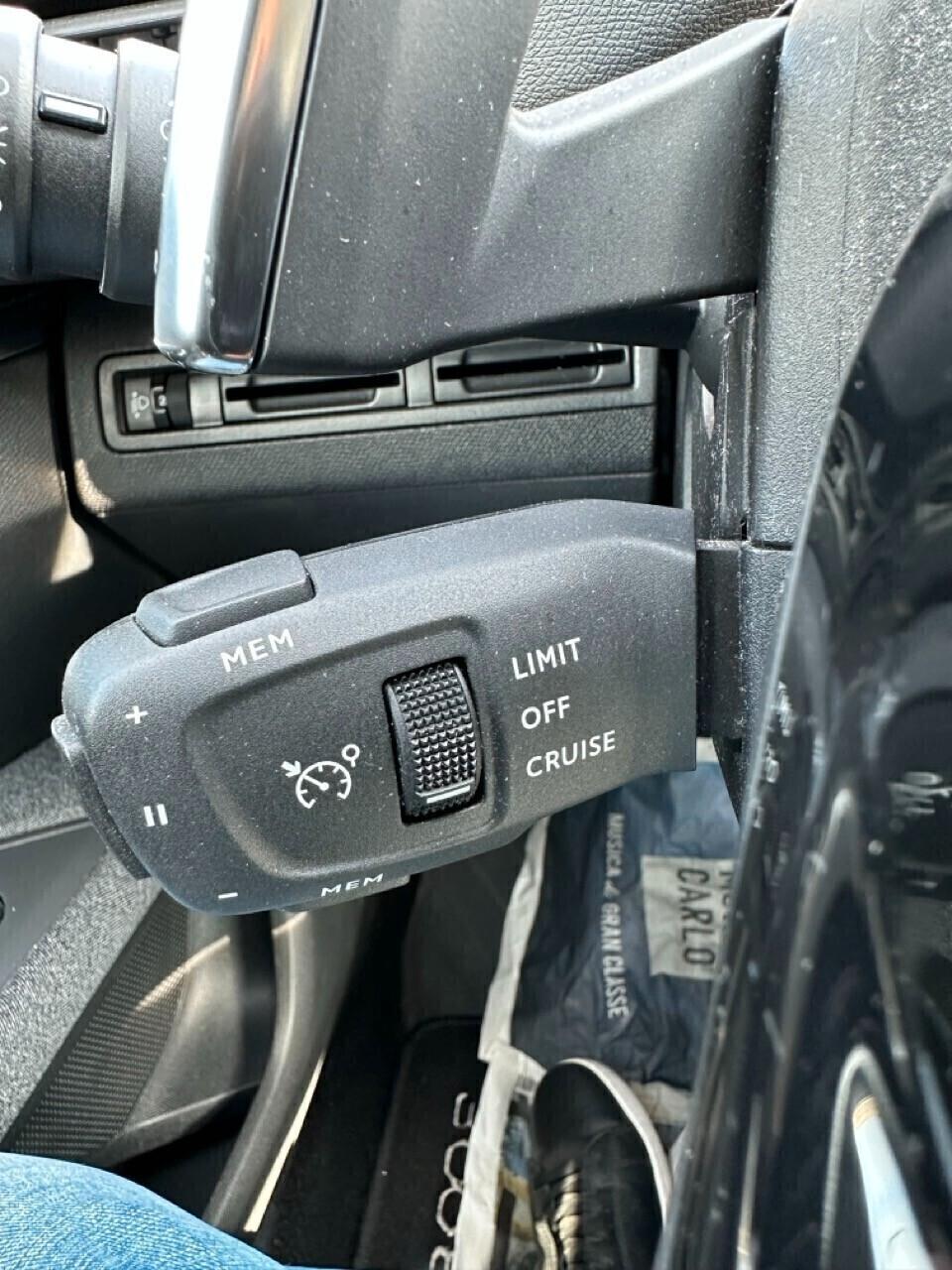 Peugeot 3008 1.5 bluehdi 130CV AT8