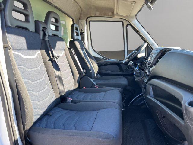 IVECO Daily 35C12 furgonato box