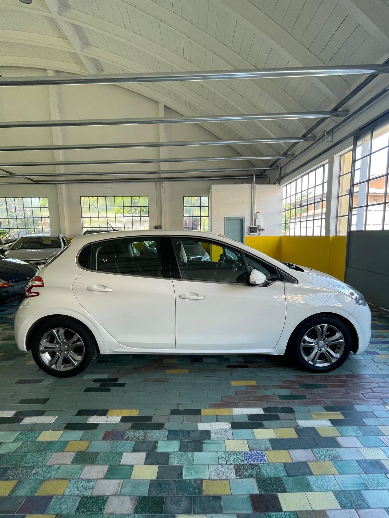Peugeot 208 1.2 VTi 82 CV 5 porte Allure