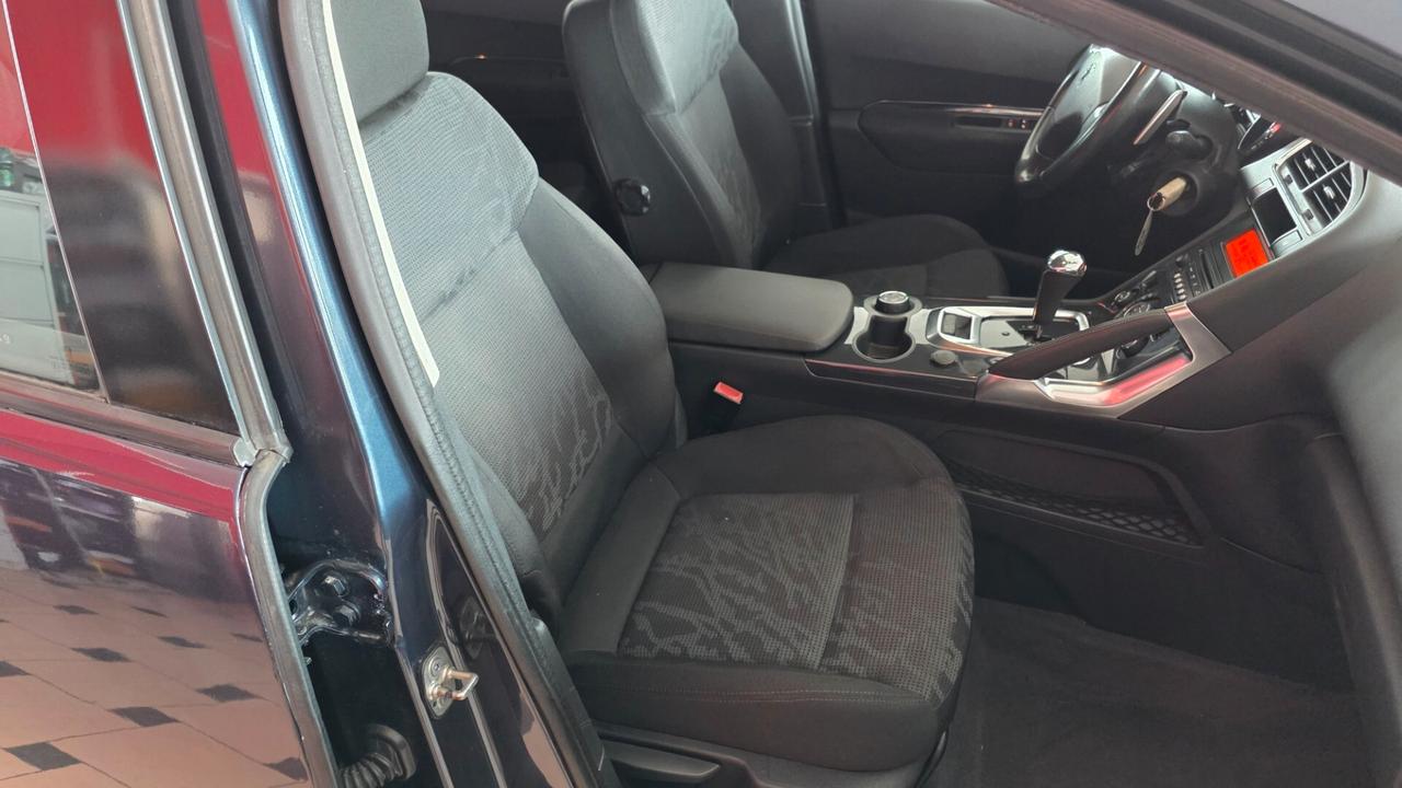 Peugeot 3008 1.6 HDi 112CV cambio robotizzato Tecno