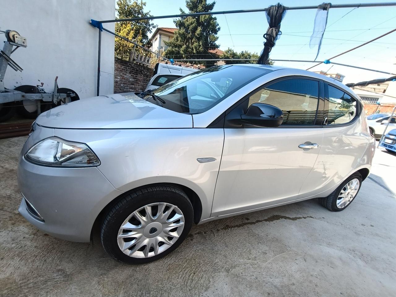 Lancia Ypsilon 1.2 69 CV 5 porte S&S Silver