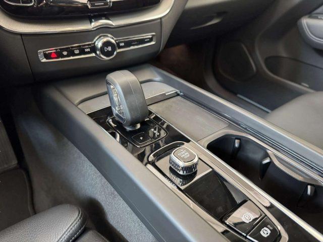 VOLVO XC60 T6 AWD PLUS DARK AUTOMATICA AZIENDALE