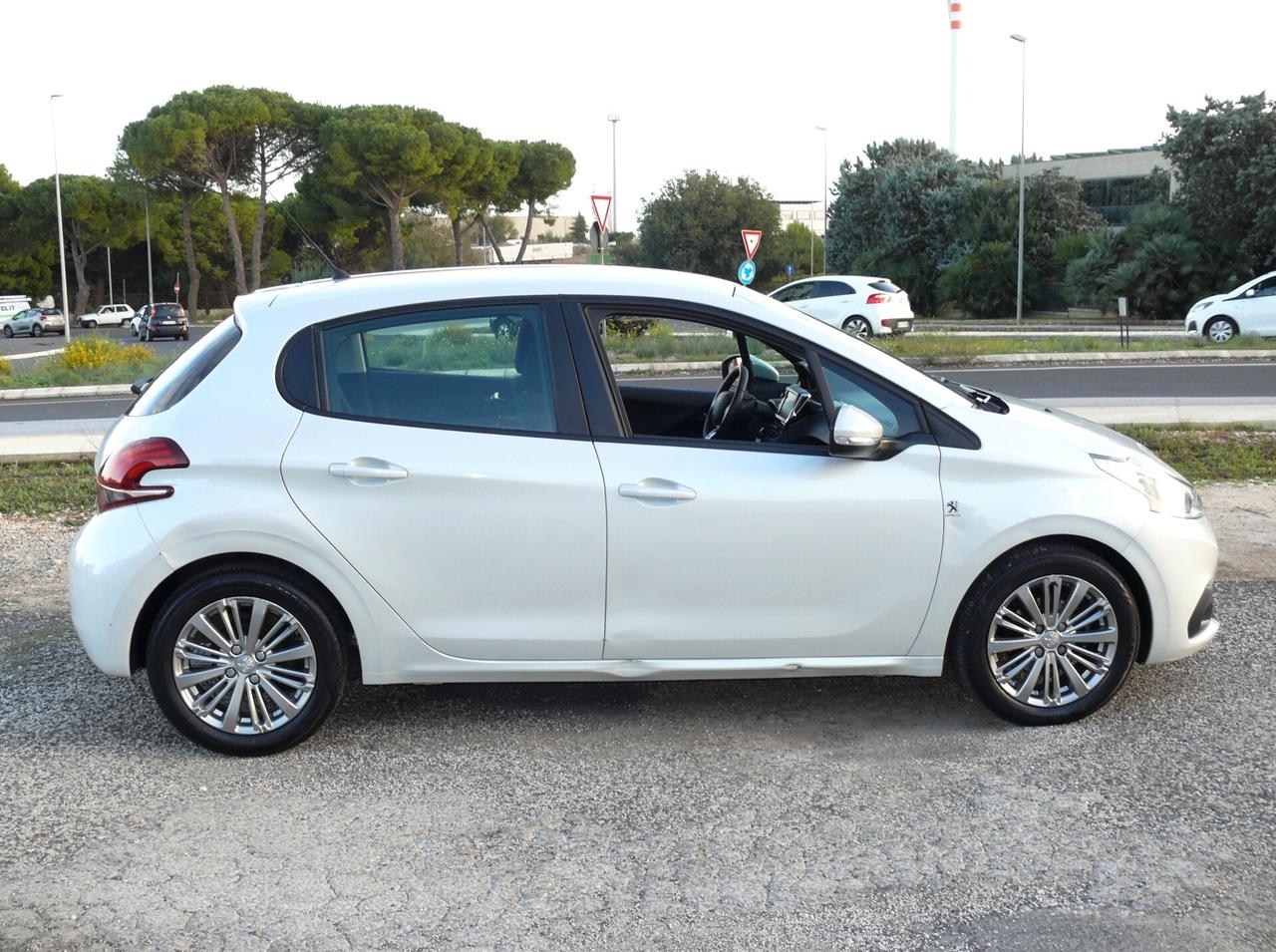 Peugeot 208 Allure (M1220)