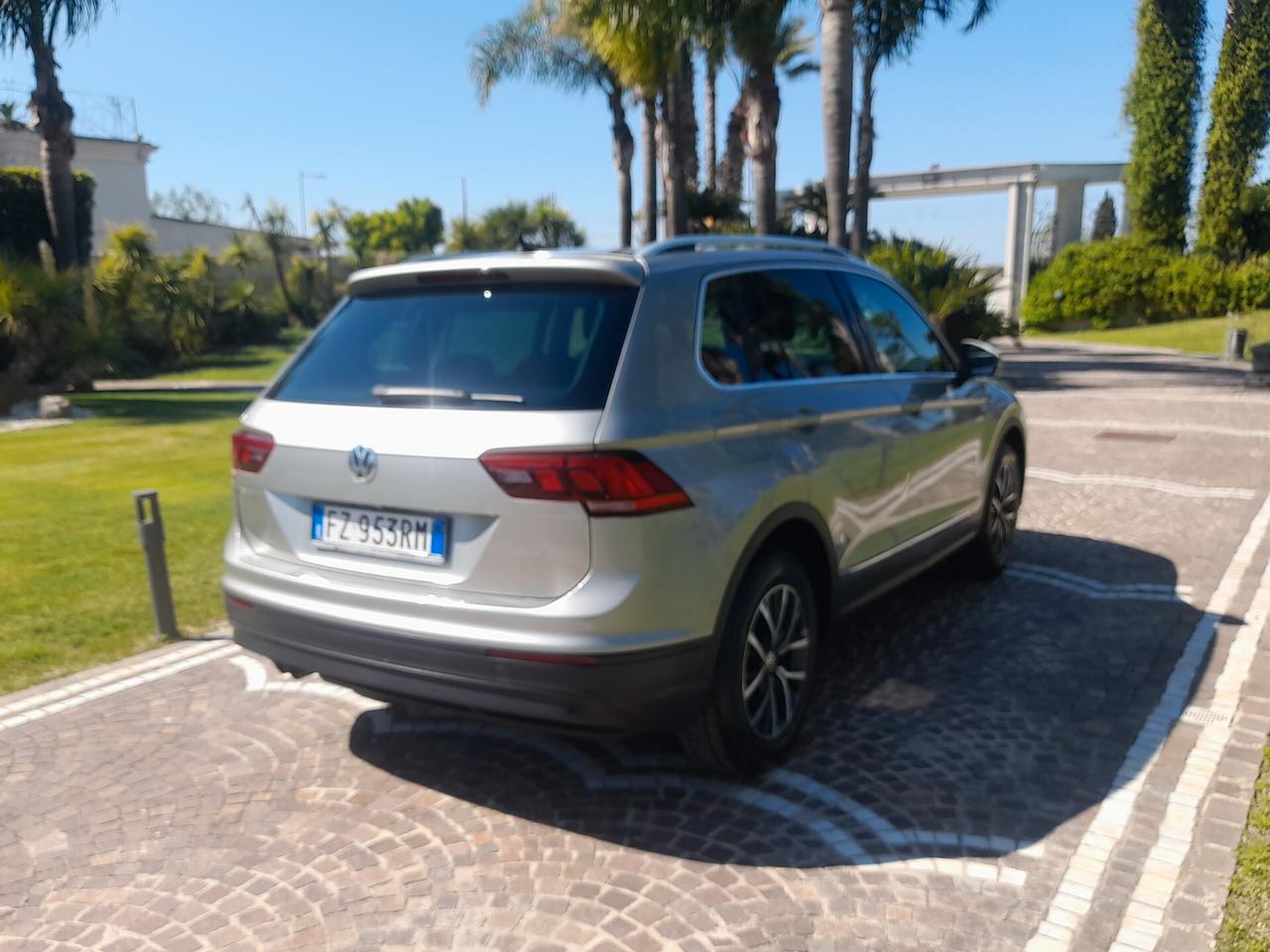 Volkswagen Tiguan 2.0 TDi DSG *FULL OPT* daVETRINA