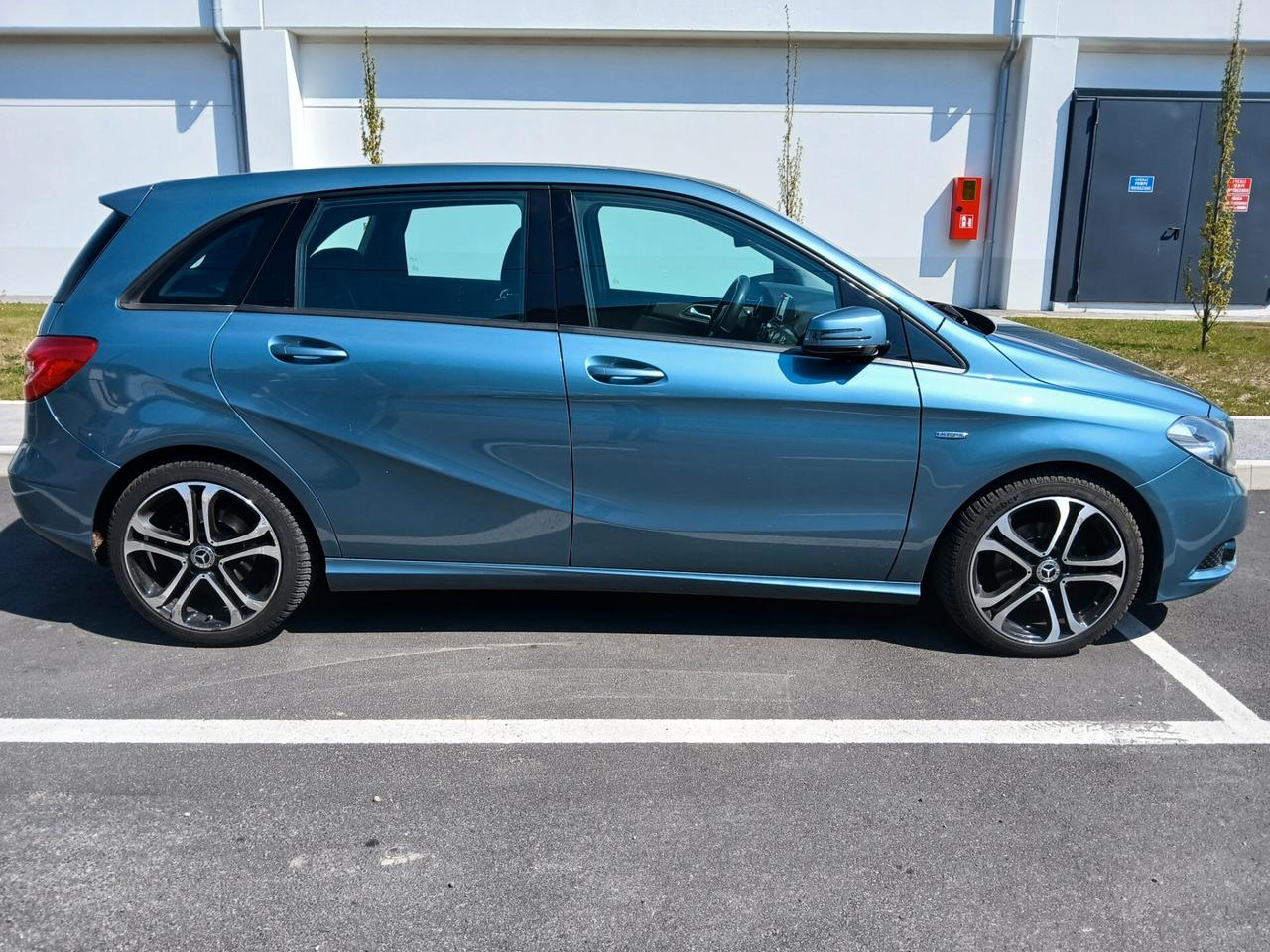 Mercedes-benz B 180