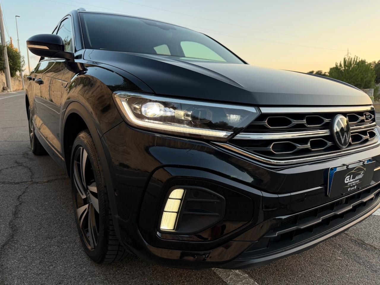 Volkswagen T-Roc R-LINE/2.0 150 CV/18"/FULL LED/CAR PLAY