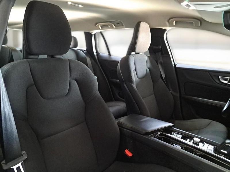 VOLVO V60 B4 D autom. Momentum Business Pro WAGON