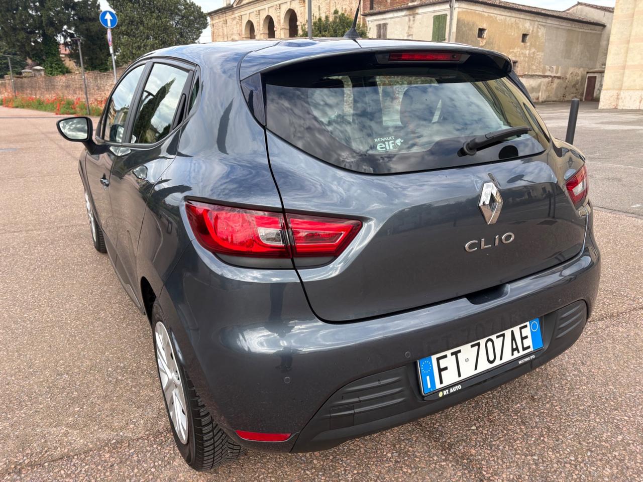 Renault Clio .900..benzina/ GPL anno 2018 km 130
