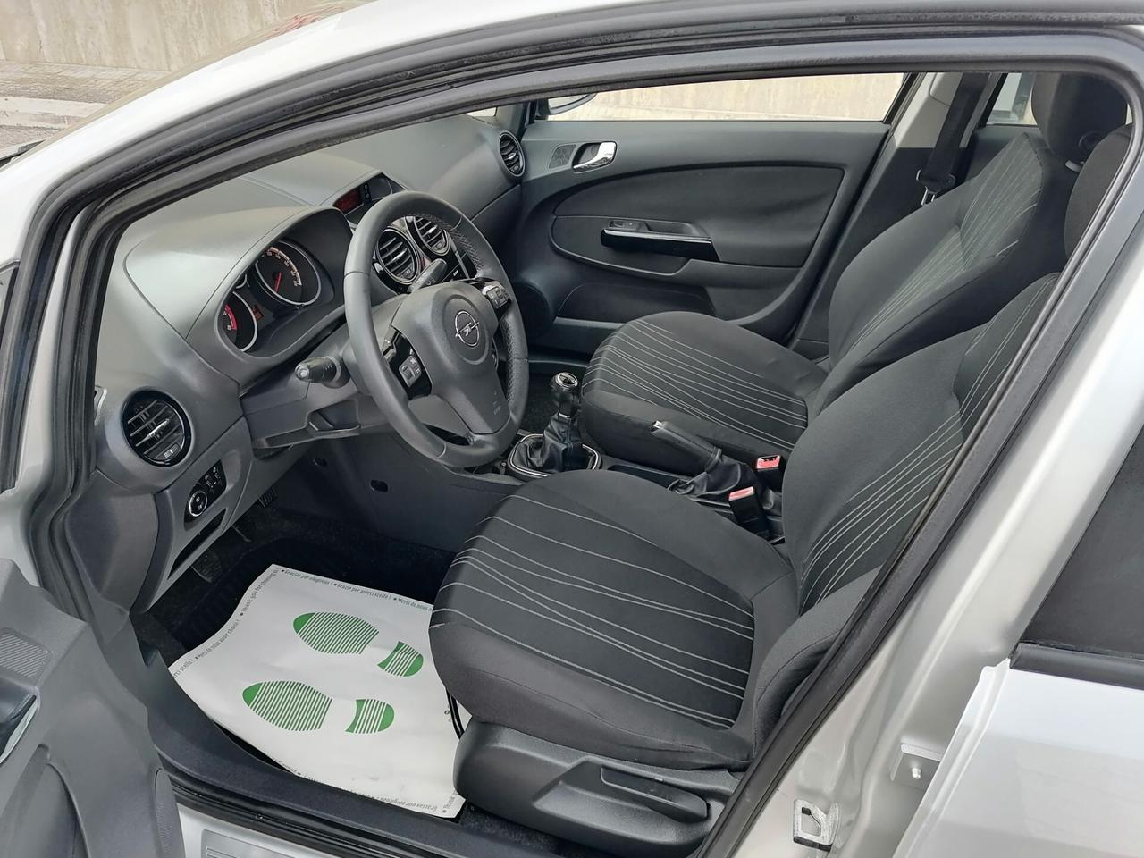 Opel Corsa 1.2 benzina 5 porte COSMO 2011
