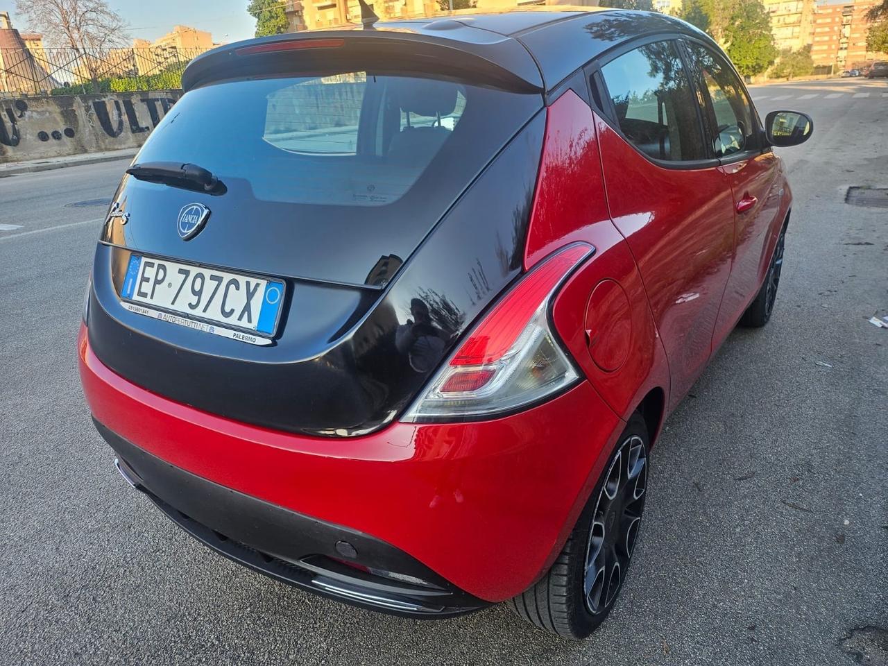 Lancia Ypsilon 1.3 MJT 16V 95 CV 5 porte S&S S Momodesign