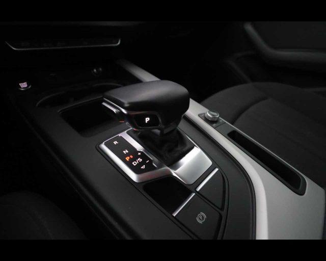 AUDI A4 Avant 40 TDI S tronic Business Advanced