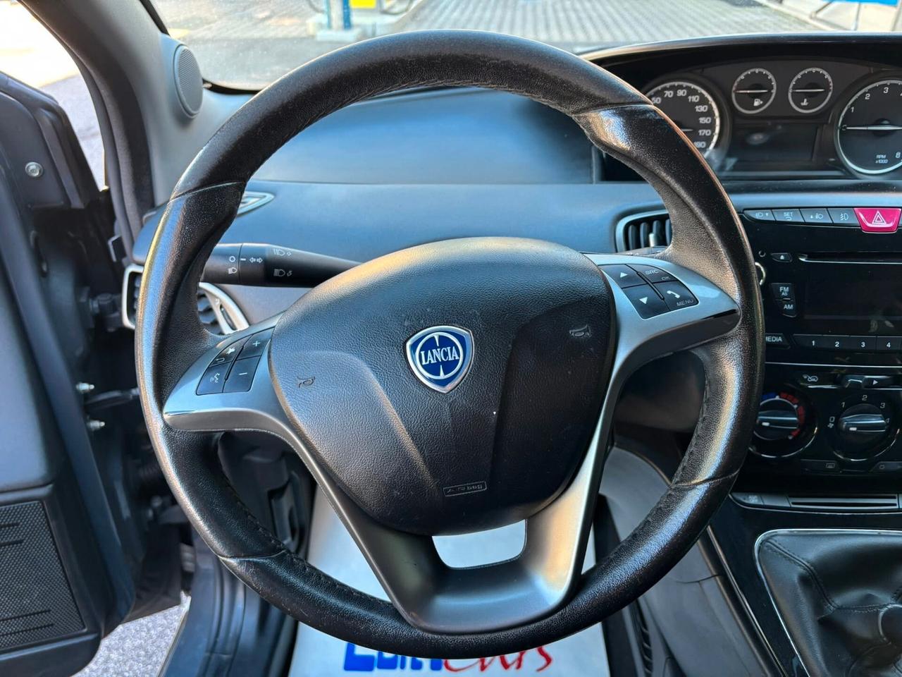 Lancia Ypsilon 0.9 TwinAir 85 CV 5 porte Metano Ecochic Gold NEOPATENTATI